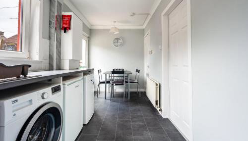 Scotia House -3 bed house in Larkhall with private driveway - Foto 4, dishwasher