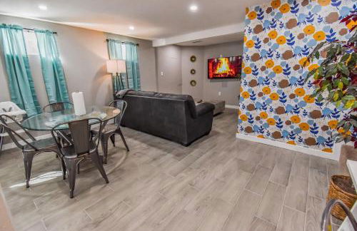 Vibrant & Cozy Two Bedroom Lower Unit King Beds - Foto 7