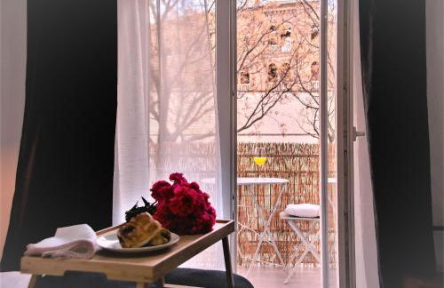 Duerme junto a la Plaza de Toros de Granada. - Foto 1