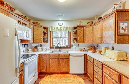 Charming Apartment with Yard and Beautiful Gardens! - Foto 6