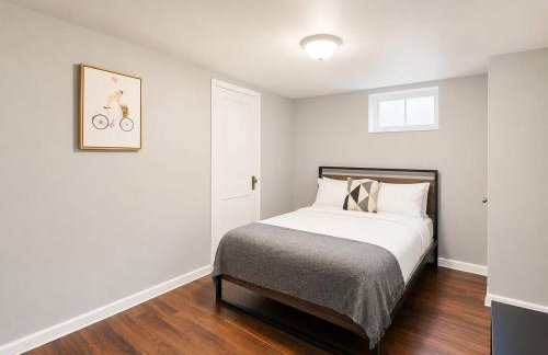 Stately 5BR Historic Retreat - CozySuites - Foto 19