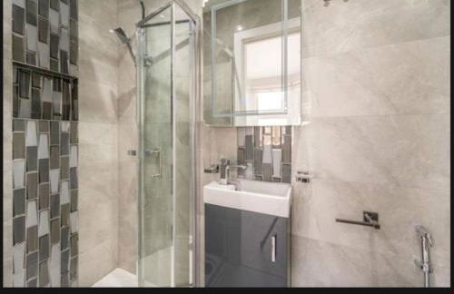 Family Friendly fully refurbished 3 bedroom, 3 bathroom property in London - Foto 10