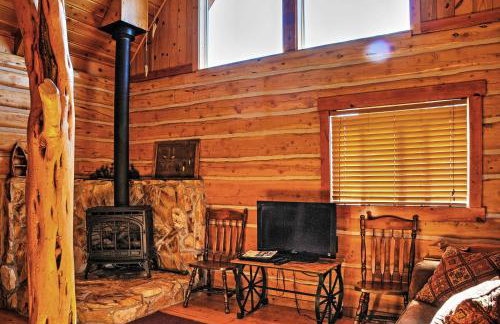 Remote Antimony Log Cabin with Green Meadow Views! - Foto 7