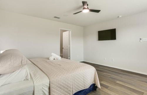 Modern Home with Private Yard and Patio in Little Elm! - Foto 13