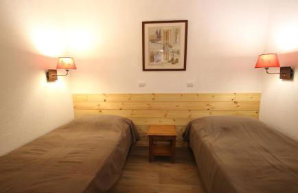 SOLEIL DES ECRINS Puy Saint Vincent 1800 appart 4 pers refait neuf - Foto 7