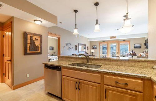 Basecamp in Riverstone Walk to River Shops and more - Foto 15