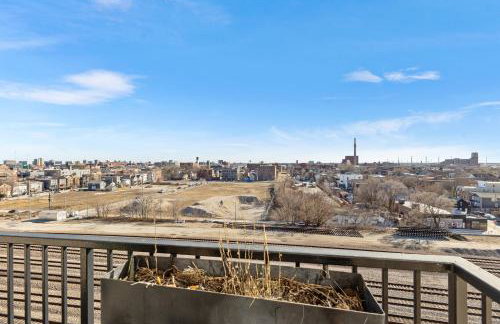 Modern Historic Loft 19ft Ceilings, Gym, Heated Parking, Skyline Views, Balcony - Foto 56