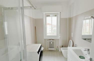 Thomas House on Train Tracks - Foto 4