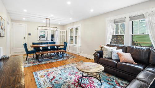 Spacious Downtown Oasis - Photo 4