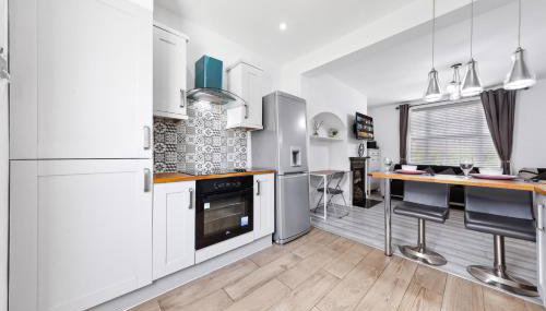 2-Bed House, Bromley, Free Parking, 30 min to Central London - Sleeps 6 - Foto 5