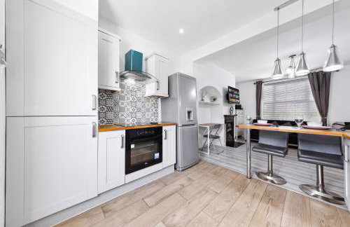 2-Bed House, Bromley, Free Parking, 30 min to Central London - Sleeps 6 - Foto 2