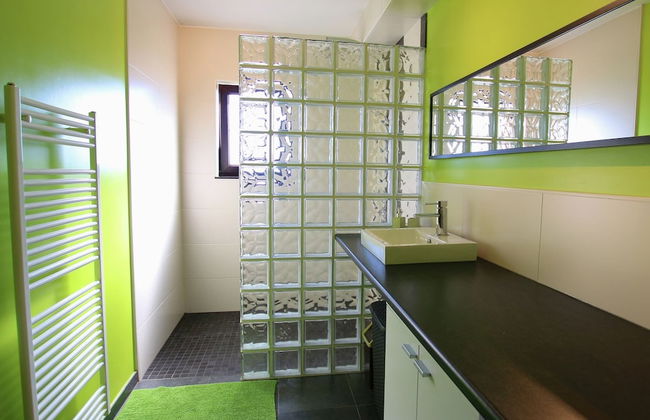 Classy Holiday Home in Martilly with Hot Tub - Photo 17