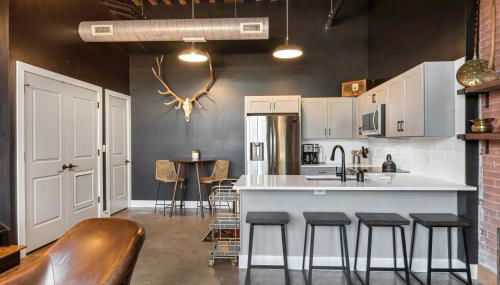 One-Of-A-Kind! Roll Up Garage Door-Pool, Speakeasy - Foto 3