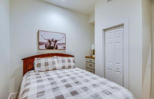 Waterfront Terry Home with 3 Decks and Hot Tub! - Foto 25