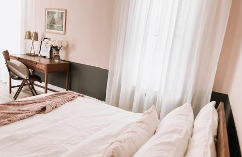 Designer Home 2 Bedroom - 20min to NYC WTC - Private Backyard - Foto 27