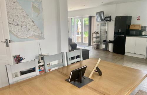 BeRo Bungalow with a hot tub & a large garden! - Foto 26