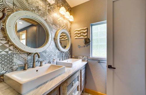 Lakefront Afton Home with Hot Tub and Game Room! - Foto 18