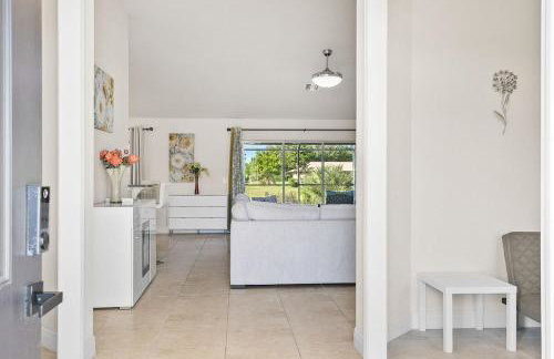 Newley Built Oasis Heated Pool Waterfront retreat - Foto 4