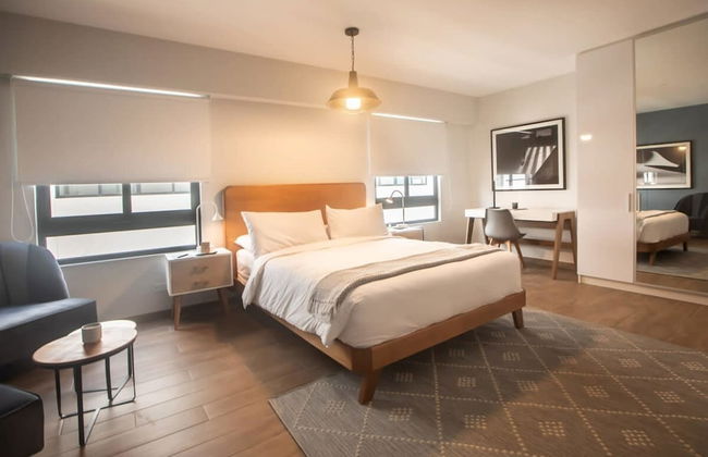 w Elegant 2BR in the Heart of Miraflores - Photo 15