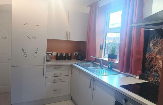 Beach Apartment - Sleeps 4, Garden & Parking - Foto 3