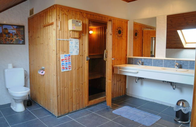 Holiday Home in Somme-leuze With Pool & Sauna - Foto 11