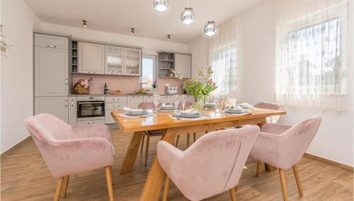 3 Bedroom Cozy Home In Sikovo - Foto 4