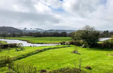 Riverside Chalet in heart of Lampeter, West Wales - Foto 1