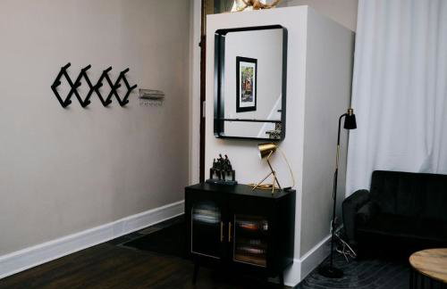 Top 1 Rated 4BR Lincoln Park House - King Bed - Photo 16