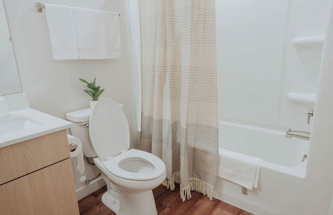 NEW Downtown SLC Apt l KING Bed l City View - Photo 15