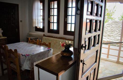 Feel at Home - Photo 9