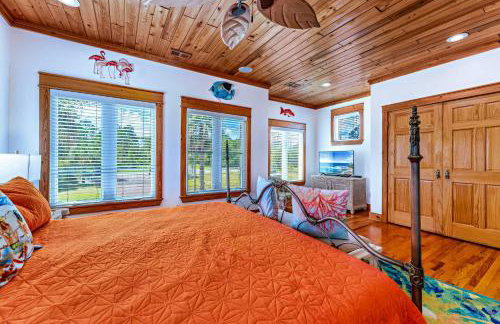 Riverfront Carrabelle Home with Furnished Patio! - Foto 16