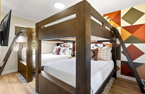 Sleeps 18 Private Pool & Hot Tub Playground - Photo 33