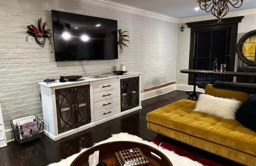 Best Location, Walk Anywhere - Photo 17