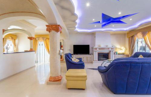 Exceptional Villa with Pool, Tennis Court, Games Room - Foto 12