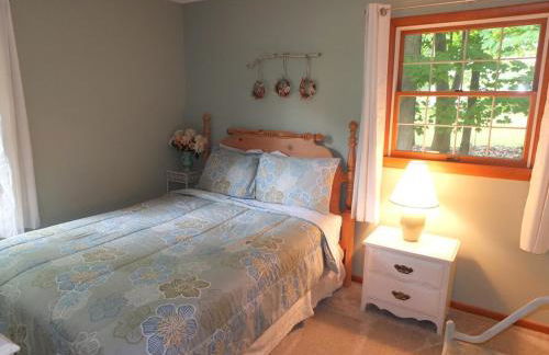 The Maple Cottage - Walk to Beach & Lake Michigan - Foto 28