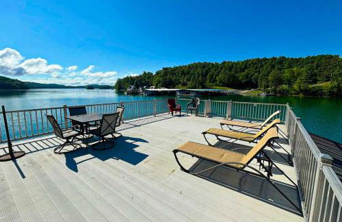 Lakefront Cabin Sleeps 14 - 2 Level Dock - Sun Deck - Foto 5