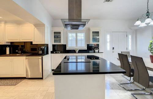 STEPS FROM THE BEACH, BEST LOCATION, 2 BDRM 2 BTH - Foto 13