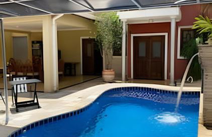 Casa com piscina no Botânico - Foto 1