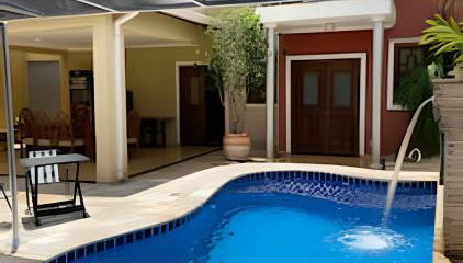 Casa com piscina no Botânico - Foto 1