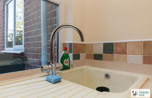 Rocester Rest close to Alton Towers & JCB, Netflix - Foto 20