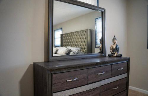Charming 3 Bedroom Home with Spacious Living and Convenient to Shopping & Interstate - Foto 20