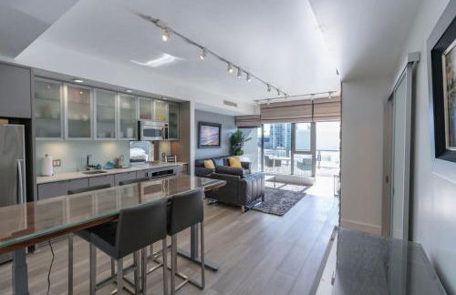 Skyline Escape in the Heart of Downtown - Foto 17