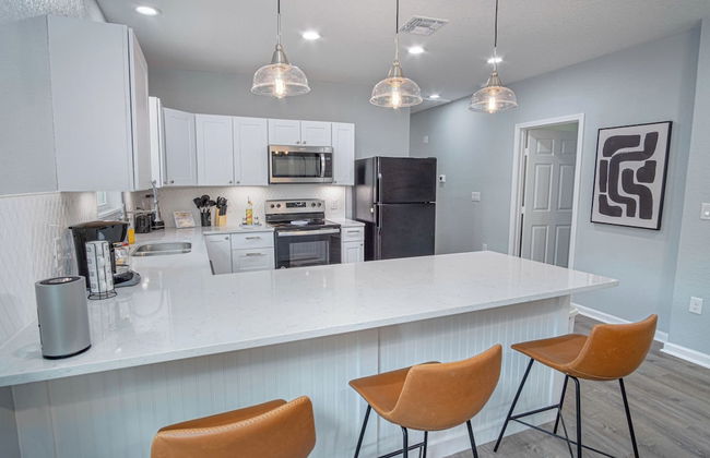 Newly Remodeled 4BR 2BA Near Amazing Downtown - Photo 13