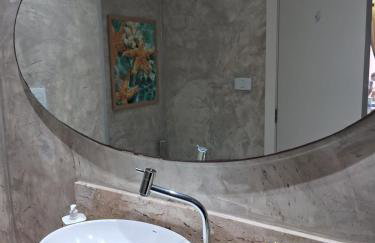 FLAT ENCANTADOR A UM PASSO DA PRAIA - Foto 57