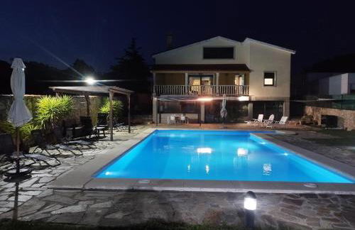 LE LLAR casa con 2 PISCINAS 1 CLIMATIZADA INTERIOR muy cerca de Santiago de Compostela - Foto 39