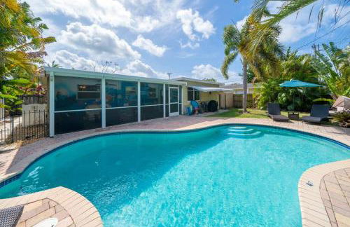 Palm Paradise-Seaside Home w Heated Saltwater Pool - Photo 25