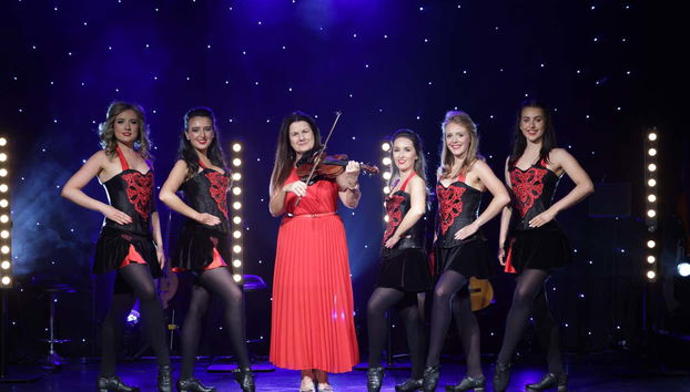 El elenco de Trad on the Prom