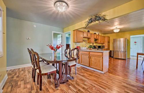 3 Mi to Lake Michigan Access Sawyer Home with Patio - Foto 6