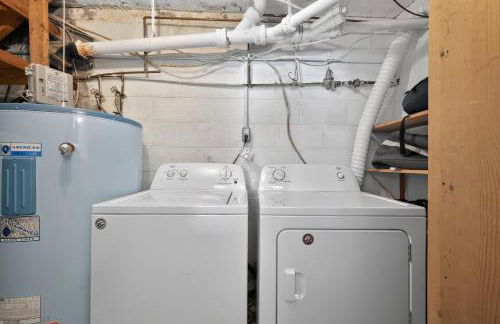 Lakefront Getaway with Private Dock & Scenic Views home - Foto 24