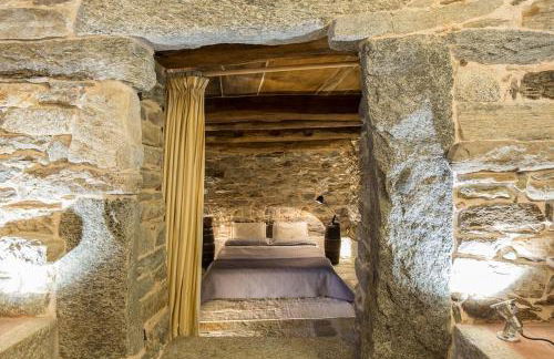 Medieval Stone Retreat with Lake Views - Foto 6